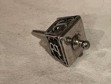 A-tolletje poppegoed 18de eeuw filigrain miniatuur beschikbaar voor biedingen