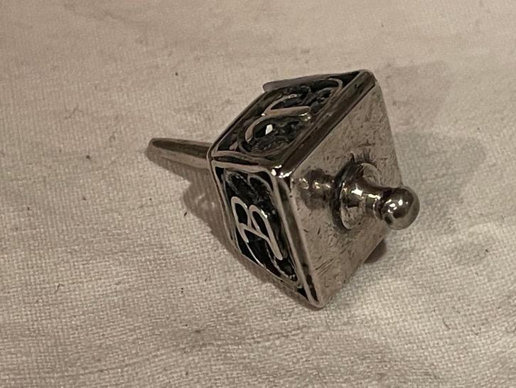 A-tolletje poppegoed 18de eeuw filigrain miniatuur, Antiek en Kunst, Antiek | Goud en Zilver, Ophalen of Verzenden