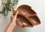 Houtsnijwerk: hout bakje in vorm van een blad uit azie, Huis en Inrichting, Woonaccessoires | Schalen en Manden, Ophalen of Verzenden