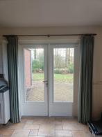 Twee sets groene gordijnen met houten gordijnroede, Ophalen, Gebruikt, 200 cm of meer, Groen