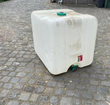 Gratis af te halen / 1 plastic waterreservoir 1000 liter  beschikbaar voor biedingen