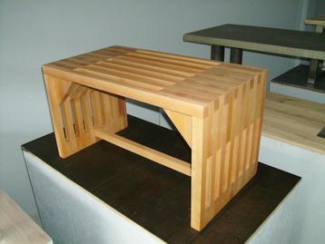 bijzettafel beschikbaar voor biedingen