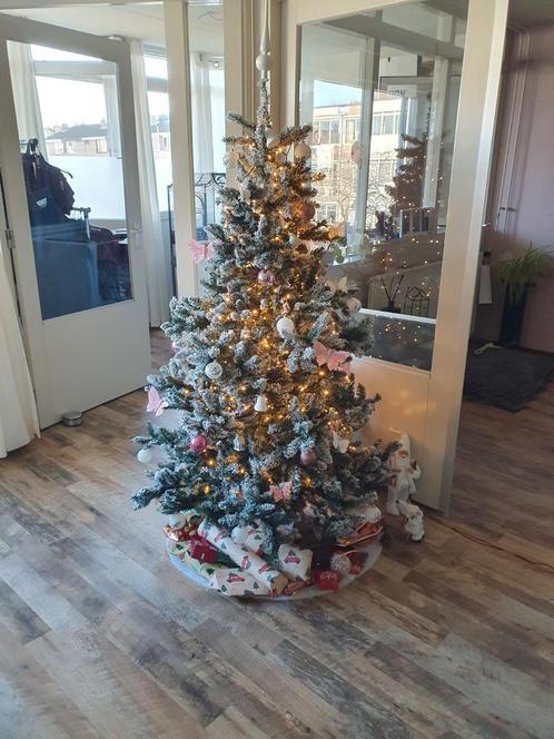 Zeer mooie Kerstboom met sneeuw van Intratuin, Diversen, Kerst, Zo goed als nieuw, Ophalen