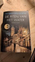 De Riten van het Water - Eva Garcia Saenz, Ophalen of Verzenden, Zo goed als nieuw, Eva Garcia Saenz de Urturi, Nederland