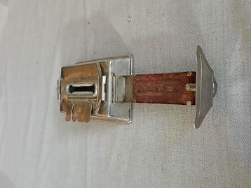 Retro, vintage krultang verwarmer beschikbaar voor biedingen