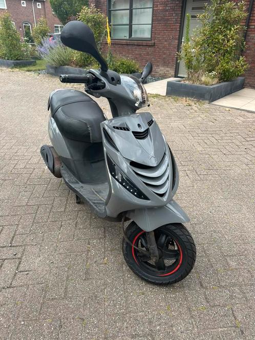 Piaggo zip 50cc 4t 2017, Fietsen en Brommers, Scooters | Piaggio, Gebruikt, Zip, Maximaal 45 km/u, Benzine, Ophalen