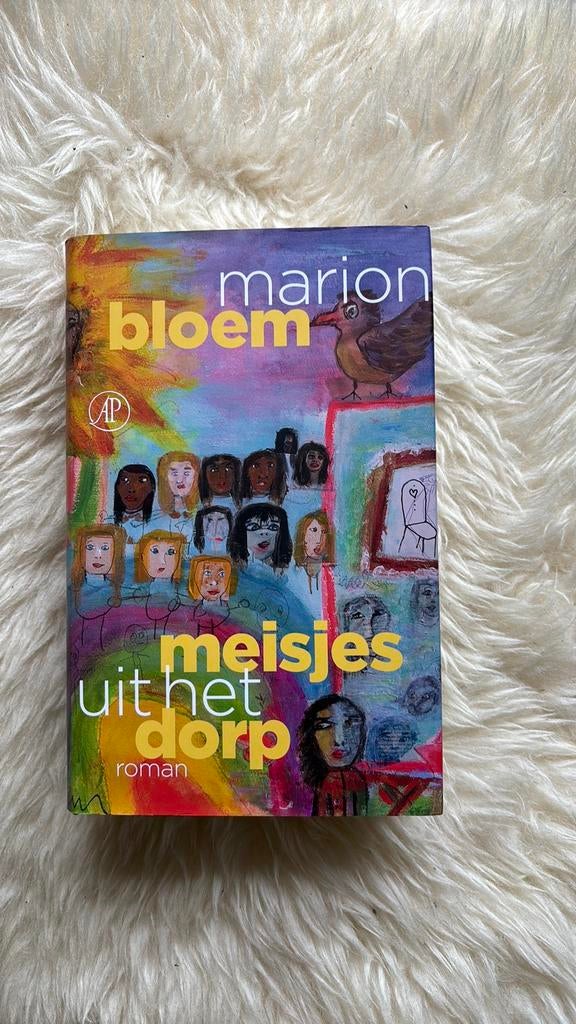 Marion Bloem - Meisjes uit het dorp, Boeken, Ophalen of Verzenden, Zo goed als nieuw, Marion Bloem