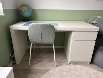 Bureau  beschikbaar voor biedingen