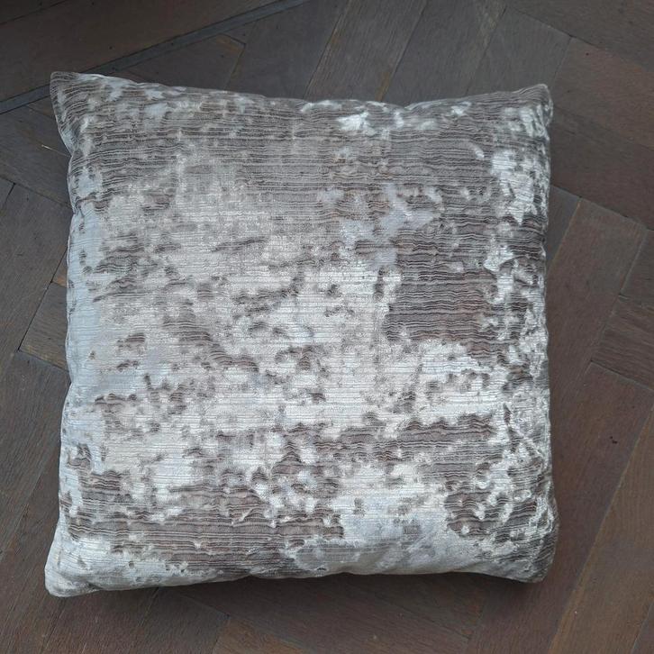 Chique velvet velours sierkussen 1x taupe glanzend, Huis en Inrichting, Woonaccessoires | Kussens, Nieuw, Beige, Vierkant, Ophalen of Verzenden
