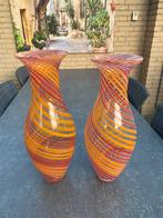 2 mooie glazen design vazen rood-/ oranjekleurig, Minder dan 50 cm, Glas, Zo goed als nieuw, Ophalen