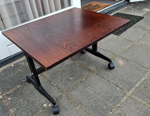 Vintage  design  tafeltje, Huis en Inrichting, Tafels | Salontafels, Zo goed als nieuw, Rechthoekig, Ophalen