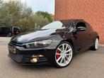 Vw Scirocco 2.0 TSI DSG/ Pano dak/ 19"/ LEER/ 200 PK/ VOL !, Auto's, Euro 5, Zwart, 4 cilinders, 1984 cc