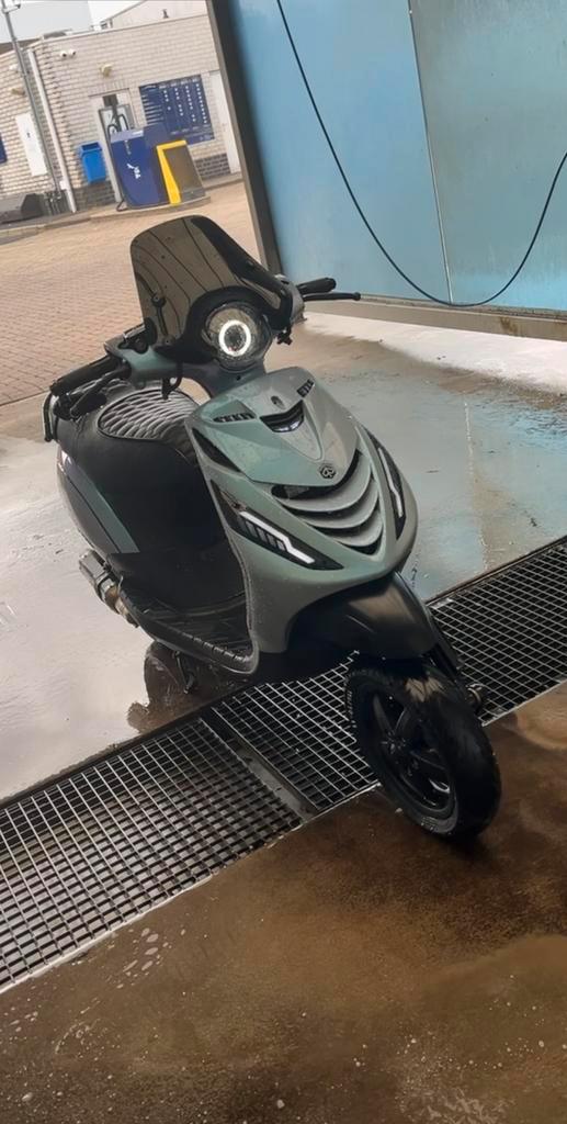 Piaggio Zip Iget 2019, Fietsen en Brommers, Scooters | Piaggio, Gebruikt, Zip, Maximaal 45 km/u, Benzine, Ophalen