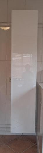 IKEA - hoge badkamerkast hoogglans wit, Huis en Inrichting, Badkamer | Badkamermeubels, Ophalen, (Half)hoge kast, Minder dan 50 cm