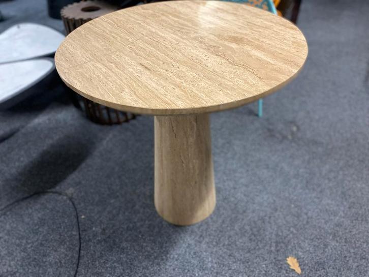 Bijzettafel/ kleine eettafel rond volledig echt travertin, Huis en Inrichting, Tafels | Bijzettafels, Nieuw, Rond, 60 cm of meer