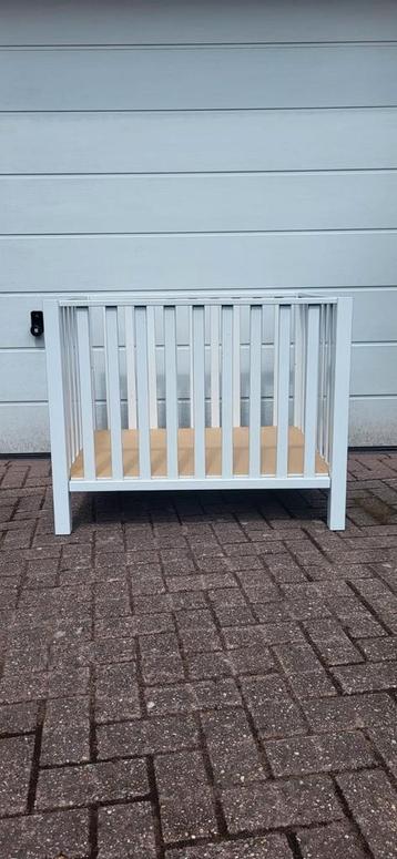 BOX kleur wit beschikbaar voor biedingen