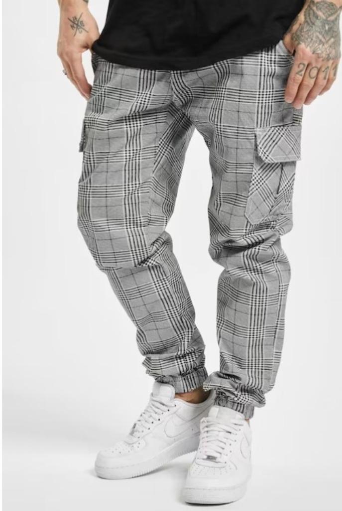 Urban Classics zwart wit geruite cargo broek, maat S, Kleding | Heren, Broeken en Pantalons, Gedragen, Maat 46 (S) of kleiner
