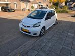 Toyota Aygo 1.0 12V Vvt-i 5DRS 2011 Wit, Auto's, Toyota, Voorwielaandrijving, 4 stoelen, Origineel Nederlands, Handgeschakeld