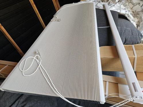 verduisterend plisse gordijn taupe 121 breed x 150 hoog., Huis en Inrichting, Stoffering | Gordijnen en Lamellen, Zo goed als nieuw