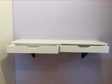 Hangkastje met 2 laden beschikbaar voor biedingen