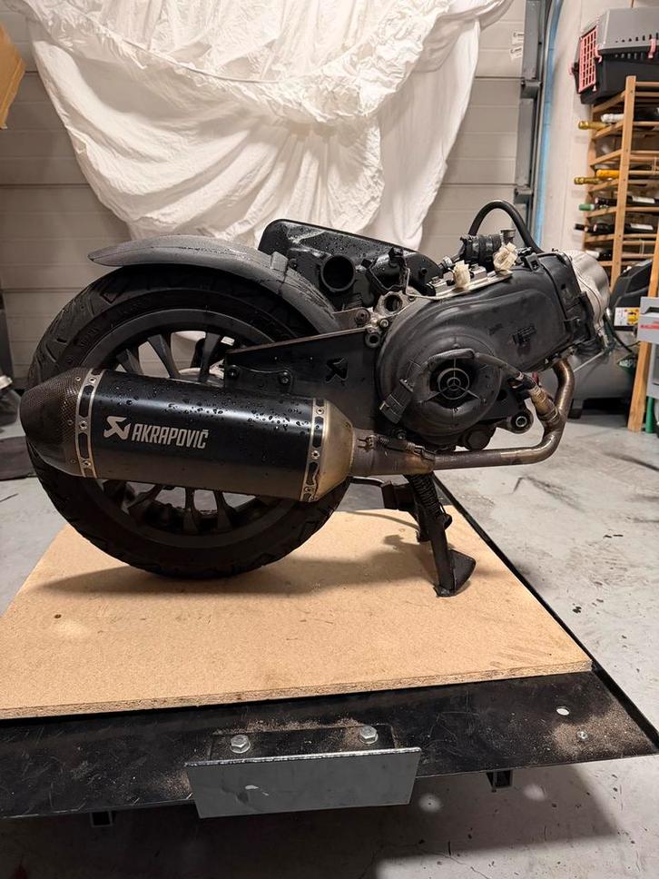 Vespa sprint blok 80cc euro 4 2020 + Akrapovic, Fietsen en Brommers, Brommeronderdelen | Algemeen, Zo goed als nieuw, Blok, Ophalen of Verzenden