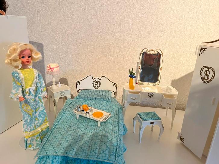 Sindy slaapkamer perfecte staat erg compleet, Verzamelen, Poppenhuizen en Toebehoren, Zo goed als nieuw, Poppenhuis, Verzenden