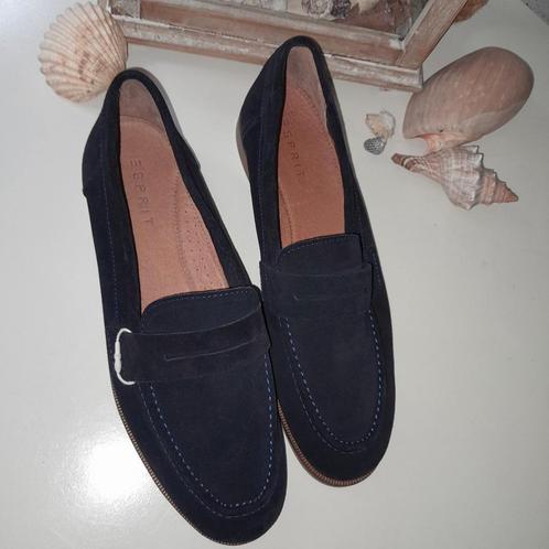 Splinternieuwe Esprit suede loafers maat 41  17,50 euro, Kleding | Dames, Schoenen, Nieuw, Instappers, Blauw, Ophalen of Verzenden