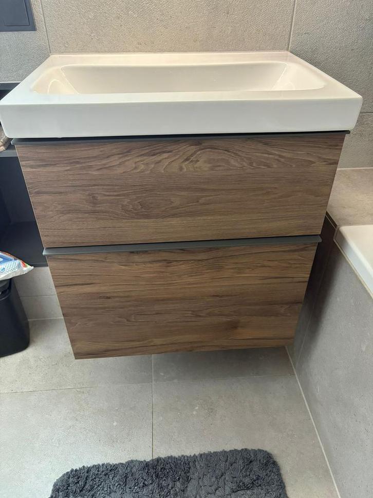 Geberit wastafelmeubel noten type icon compleet, Huis en Inrichting, Badkamer | Badkamermeubels, Zo goed als nieuw, Wasbak of Wastafel