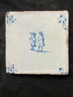 Antieke Delfts blauwe wandtegel met twee figuren., Ophalen of Verzenden