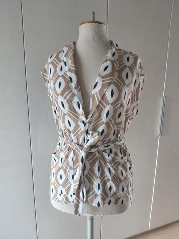 Beige top met ceintuur M beschikbaar voor biedingen