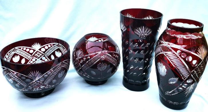 4 Antieke Ruby Red Boheemse vazen vaas geslepen Kristal, Antiek en Kunst, Antiek | Vazen, Ophalen of Verzenden