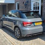 Audi A1 1.0 Tfsi 70KW Sportback 2016 Grijs met zwart dak, Auto's, Voorwielaandrijving, A1, Zwart, 95 pk