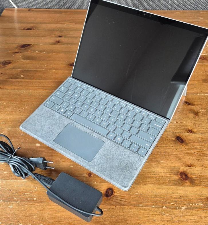 Microsoft Surface Pro 9 + MS Keyboard + MS Docking, Computers en Software, Windows Tablets, Zo goed als nieuw, Wi-Fi, 13 inch of meer