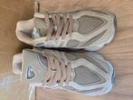 New Balance 9060 Mushroom - New. Niet gedragen, Sport en Fitness, Loopsport en Atletiek, Ophalen of Verzenden, Nieuw, Hardloopschoenen