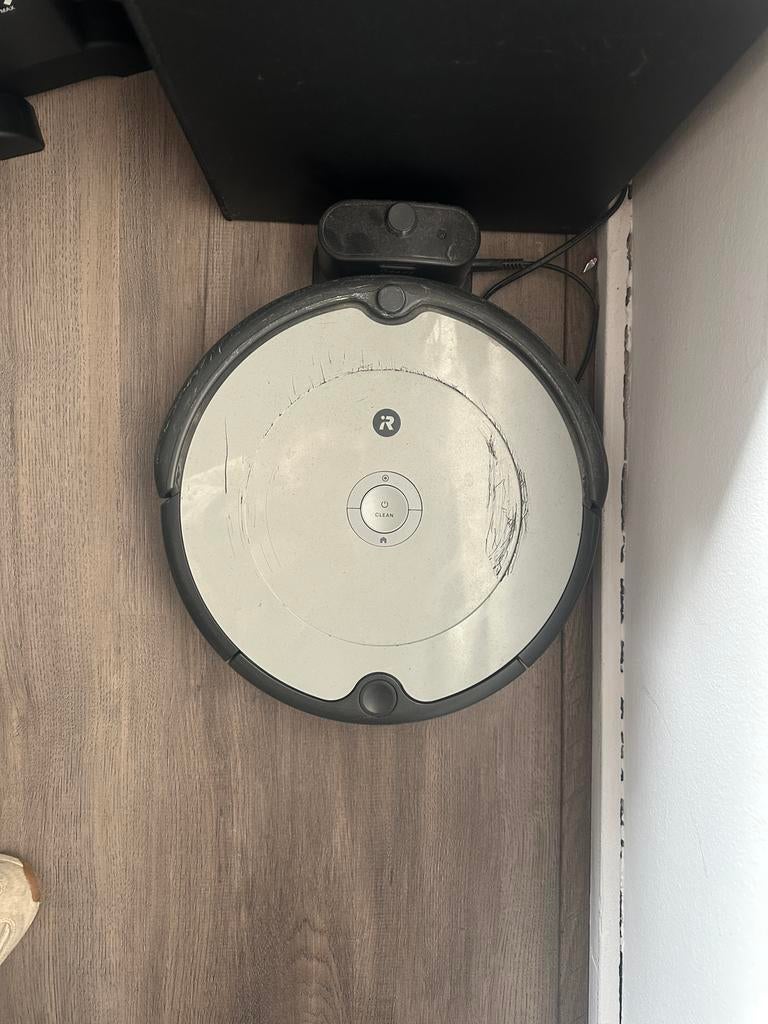 Roomba 698 robotstofzuiger, Witgoed en Apparatuur, Stofzuigers, Ophalen, Gebruikt, Reservoir, Robotstofzuiger