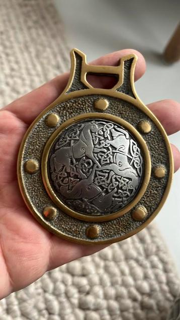 Vintage St. Justin tinnen&Bras Keltische  paardenbrochespeld beschikbaar voor biedingen