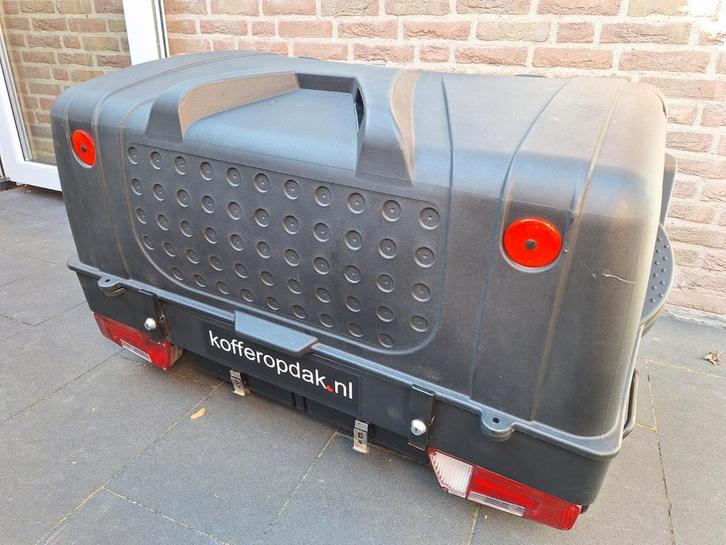 TowBox V1 zwart trekhaakkoffer 3 jaar oud, Auto diversen, Dakkoffers, Zo goed als nieuw, Ophalen