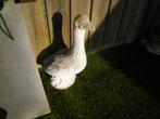 beeld van een gans van beton p/m 45cm hoog, Tuin en Terras, Tuinbeelden, Ophalen of Verzenden, Gebruikt, Beton, Dierenbeeld