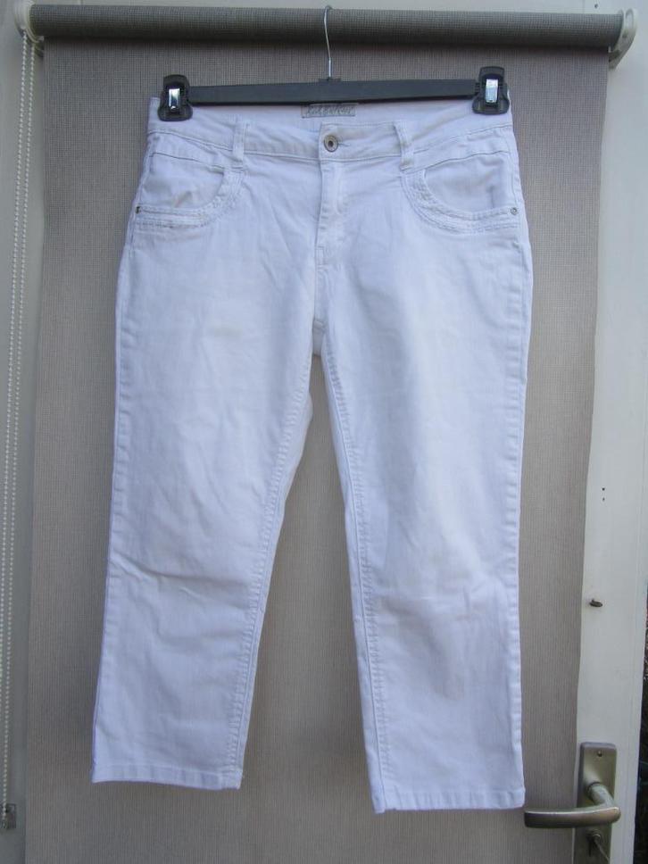 Capri broek  RED BUTTON mt 38/40    wit, Kleding | Dames, Broeken en Pantalons, Nieuw, Maat 38/40 (M), Wit, Driekwart, Ophalen of Verzenden