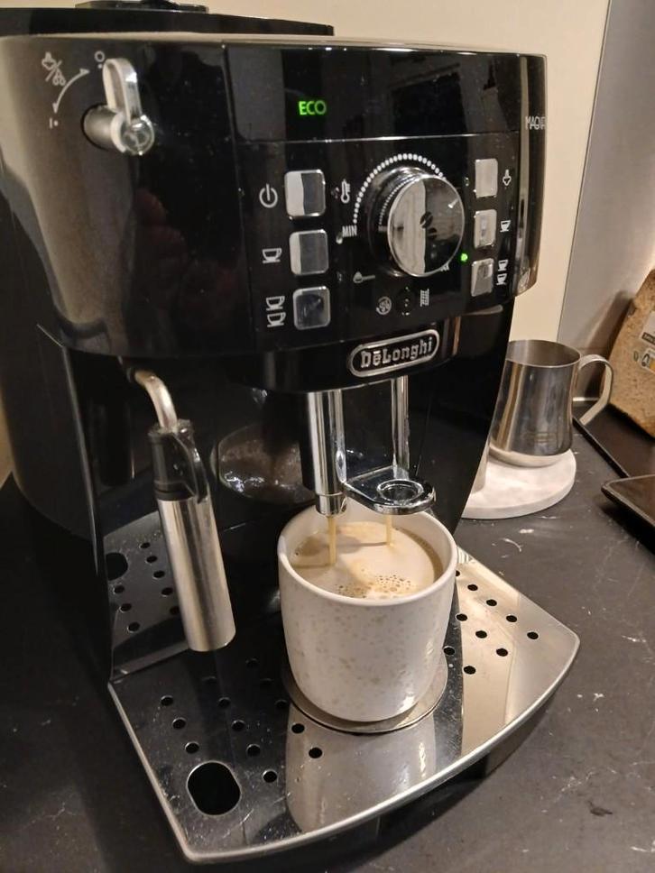 DeLonghi Magnifica S volautomatische, Witgoed en Apparatuur, Koffiezetapparaten, Gebruikt, Gemalen koffie, Koffiebonen, Espresso apparaat