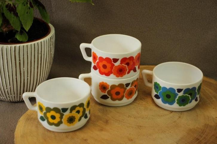 Retro 4 arcopal lotus kopjes, Verzamelen, Retro, Huis en Inrichting, Ophalen of Verzenden