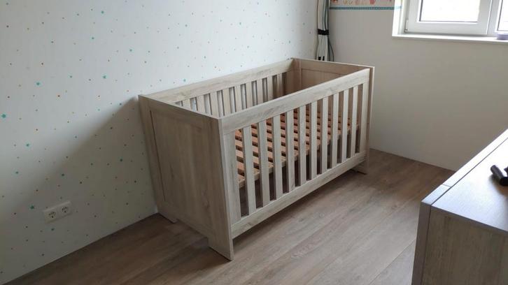 Interbaby kamer, ledikant (+junior), commode en plank, Kinderen en Baby's, Kinderkamer | Complete kinderkamers, Zo goed als nieuw