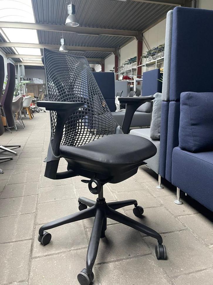 7x Herman Miller Sayl Bureaustoel Grijze Rug Zwart Skyleer, Huis en Inrichting, Bureaustoelen, Gebruikt, Bureaustoel, Grijs, Ergonomisch