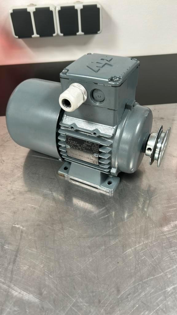 ATB elektromotor type 63/4B-7 vermogen 0,18 kw, Doe-het-zelf en Verbouw, Motoren, Elektromotor, Ophalen of Verzenden