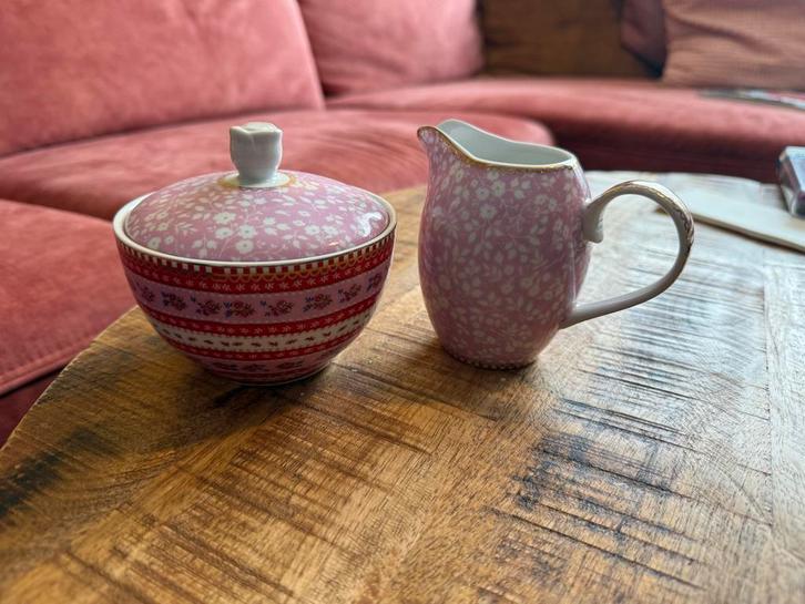 Pip Studio Koffiemelkkannetje & Suikerpotje, Huis en Inrichting, Keuken | Servies, Zo goed als nieuw, Overige typen, Overige stijlen