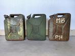 originele oude vintage Jerrycans 60s en 80s (5 stuks totaal), Ophalen of Verzenden, Landmacht, Nederland, Overige typen