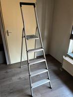Aluminium Huishoudtrap - 4 Treden + Plateau, Doe-het-zelf en Verbouw, Ladders en Trappen, Ophalen, Gebruikt, Trap, Opvouwbaar of Inschuifbaar