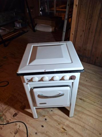 Vintage gasfornuis met oven jaren 30/50. beschikbaar voor biedingen