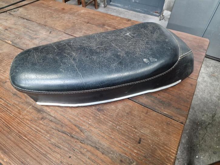 Kreidler Korte Buddyseat 73/74 ooit nieuw bekleed., Fietsen en Brommers, Brommeronderdelen | Kreidler, Nieuw, Zadel, Ophalen of Verzenden