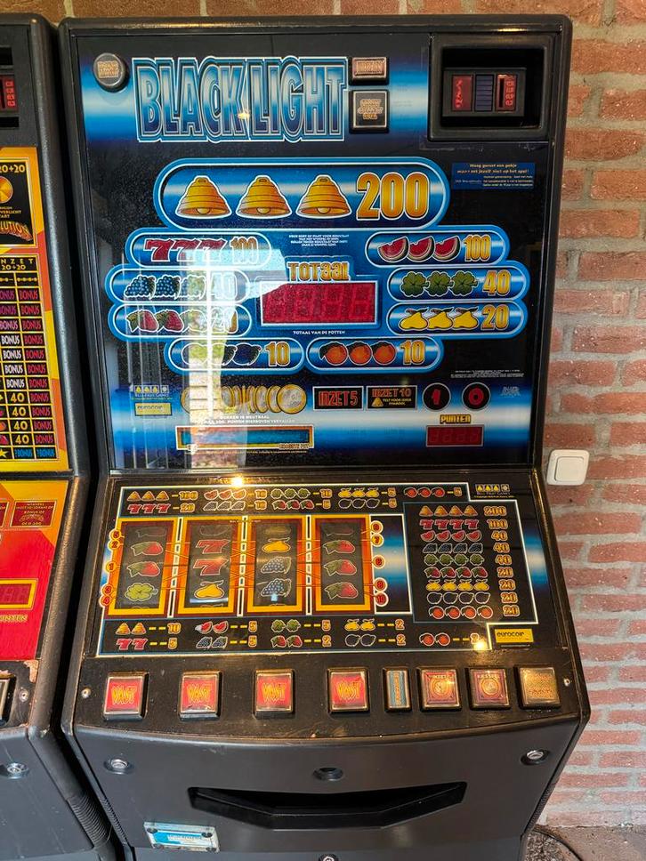 Blacklight Gokkast - Klassieker!, Verzamelen, Automaten | Gokkasten en Fruitautomaten, Gebruikt, Euro, Met sleutels, Ophalen